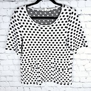 MOTH ANTHRO | Dottie polkadot short sleeve patch pocket scoop neck top
